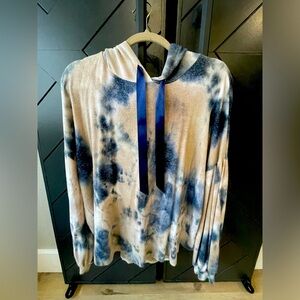 Tie-dye pull over hoodie.